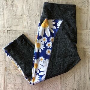 Women’s Capri Leggings - Gray and Blue